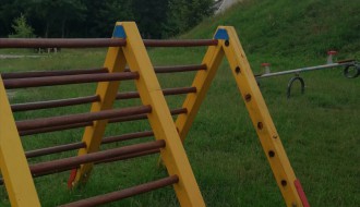 Polomljeno igralište u mesnoj zajednici Peščara