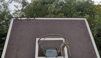 Potreban ozbiljan remont koševa na igralištu na Prozivci