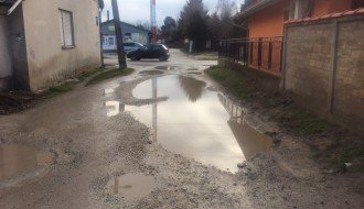 Zadržavanje kišnice u ulici nakon radova na vodovodnoj mreži