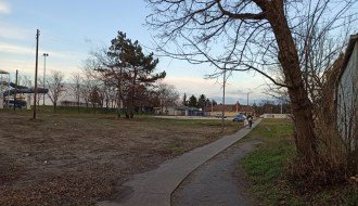 Skidanje zaštitnih ploča sa javnog osvetljenja u Dudovoj šumi