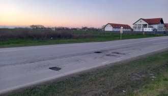 Udarne rupe ispred privredne zone