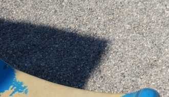 Dečje igralište u parku "Prozivka" (bankina uz tobogan)