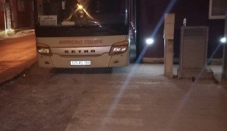 Nepropisno parkirana vozila na raskrsnici Mačvanske i Gundulićeve ulice