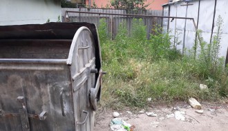 Nepokošena trava u MZ Peščara