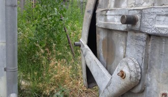 Nepokošena trava u MZ Peščara