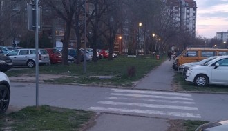 Neispravna javna rasveta - ulaz/izlaz u parking - Lovre Bračuljevića na Prozivci