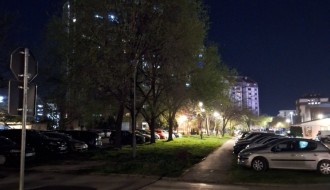 Neispravna javna rasveta - ulaz/izlaz u parking - Lovre Bračuljevića na Prozivci