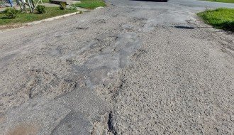 Veliko oštećenje na raskrsnici Batinske ulice i glavnog puta