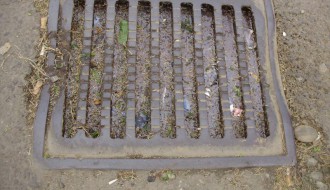 Zapušena ulična kanalizacija kod Glavne pošte