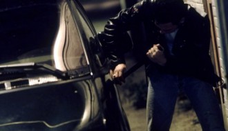 Obijanje auta na parkingu