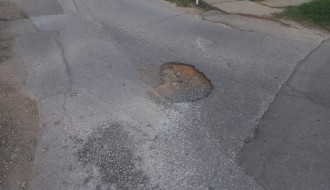 Opasna rupa kod Kerskog groblja