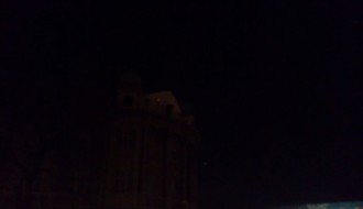 Slabo osvetljeni centar grada