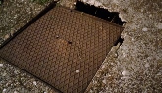 Propada kanalizacioni otvor na Beogradskom putu iza zgrade broj 107