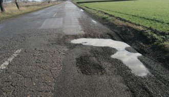 Velike udarne rupe na putu Stari Žednik - Đurđin