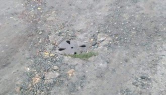 Šahta niža od nivoa ulice (ugao Čede Žice i Lasla Gala)