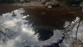 Traktorska guma u jezeru u Dudovoj šumi