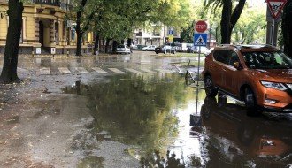 Zadržavanje vode u ulici Cara Lazara