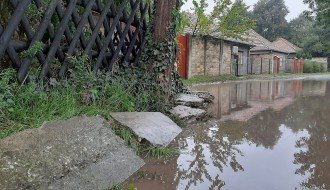 Zadržavanje atmosferskih voda na ulici (Jasenovačka)