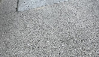 Rupa ostala posle radova (Grdeličke ulice)