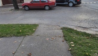 Parkiranje na trotoar u Ulici Jelene Čović