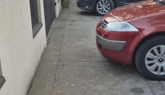 Parkiranje na trotoar u Ulici Jelene Čović