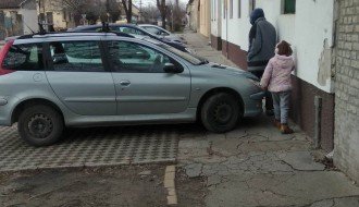 Bahato parkiranje na Bajskom putu, kod vrtića "Plavi zec"