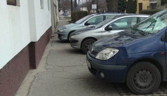 Bahato parkiranje na Bajskom putu, kod vrtića "Plavi zec"