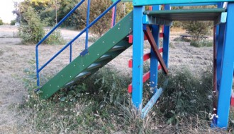 Molimo nadležne da košenje dečijih parkova odrade DO KRAJA!