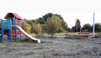 Molimo nadležne da košenje dečijih parkova odrade DO KRAJA!