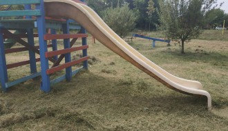 Molimo nadležne da košenje dečijih parkova odrade DO KRAJA!