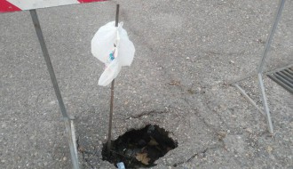 Rupa koja otežava saobraćaj