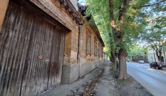 Opasno oronula kuća u širem centru grada, na Somborskom putu