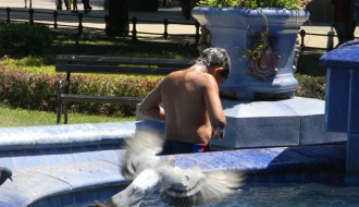 Kupanje u plavoj fontani