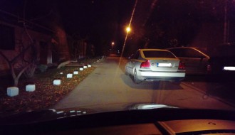 Stalno parkiranje na kolovozu u Titelskoj ulici