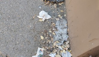 Svake godine isti ružan prizor! (smeće pored Pošte 1)