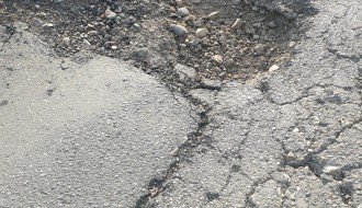 Put Stari Žednik - Đurđin prepun rupa, ozbiljno ugrožava bezbednost saobraćaja