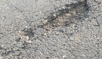 Put Stari Žednik - Đurđin prepun rupa, ozbiljno ugrožava bezbednost saobraćaja