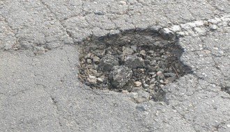 Put Stari Žednik - Đurđin prepun rupa, ozbiljno ugrožava bezbednost saobraćaja