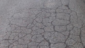 Velika udarna rupa u ulici Petra Horvackog