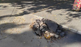 Ostaci radova na javnoj površini ostavljeni nedeljama