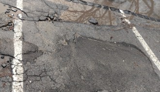 Ruglo trotoara u Matije Gupca ulici u samom centru grada