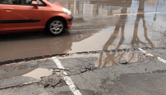 Ruglo trotoara u Matije Gupca ulici u samom centru grada