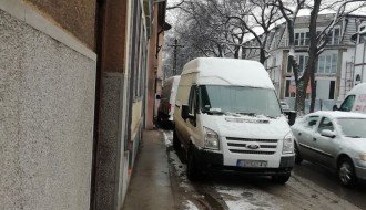 Parkiranje na trotoaru u Zagrebačkoj ulici