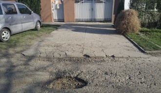 Udarna rupa u ulici Gregora Kreka