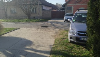 Udarna rupa u ulici Gregora Kreka