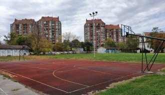 Sportski teren i koševi u OŠ "Sonja Marinković"