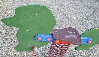 Nebezbedno dečije igralište u Keru