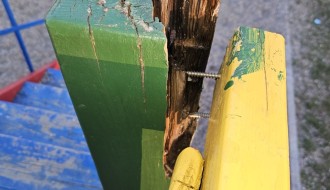 Nebezbedno dečije igralište u Keru