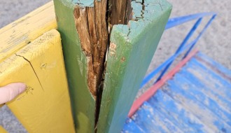 Nebezbedno dečije igralište u Keru