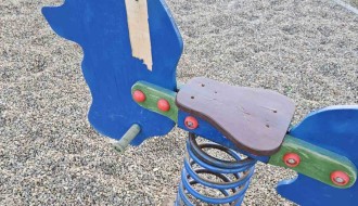 Nebezbedno dečije igralište u Keru